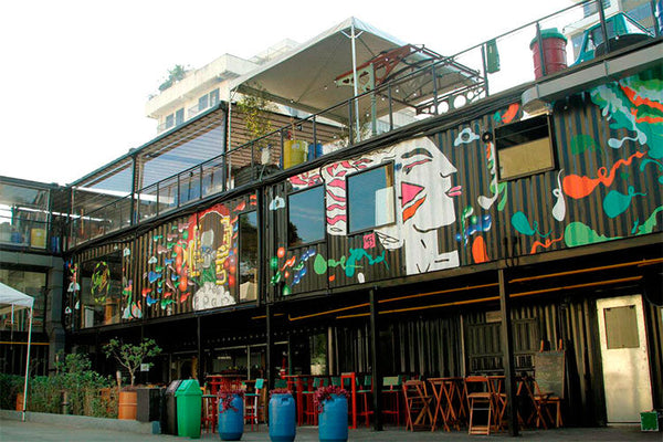 Vila Butantan Open Mall, graffiti mural on container architecture